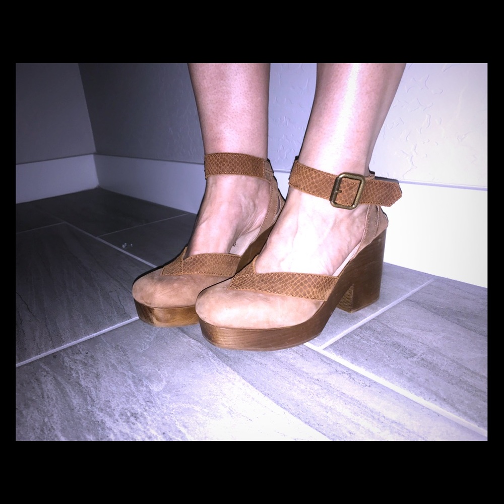 Free people tan clogs size 38